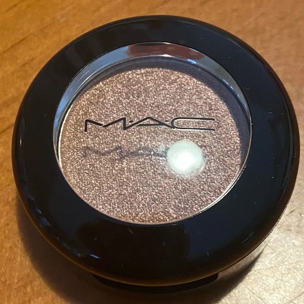 MAC Dazzleshadow Extreme Eyeshadow